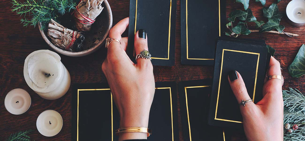 ¿Cuál es la diferencia entre oráculo y tarot?